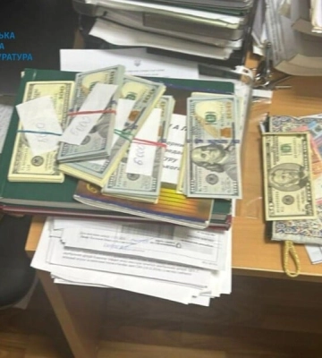 Вимагала у пораненого військового $5 тис. за підтвердження групи інвалідності: у Києві затримали посадовицю лікарні