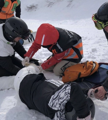Жителька Одеси отримала травму під час катання на лижах у Карпатах