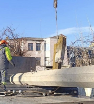 У Рівному замінили збиту внаслідок ДТП опору