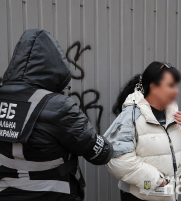 У Києві затримана посадовиця лікарні за вимагання 5000 доларів. З&#039;явилося відео