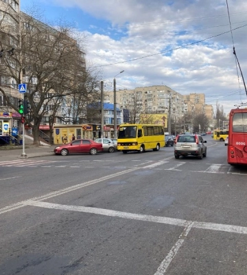 В Одесі світлофори облаштували безперебійними блоками живлення
