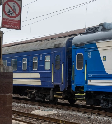 Через російські удари по залізничній інфраструктурі затримуються кілька харківських поїздів