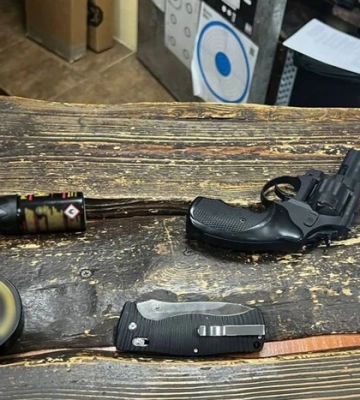 У Черкасах жінка увійшла до магазину з пістолетом і відкрила вогонь