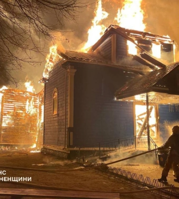 Рятувальники показали, як гасили пожежу, внаслідок якої ущент згоріла церква на Сарненщині