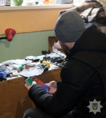 Правоохоронці ліквідували канал постачання метадону до прифронтових міст Донеччини та Дніпропетровщини