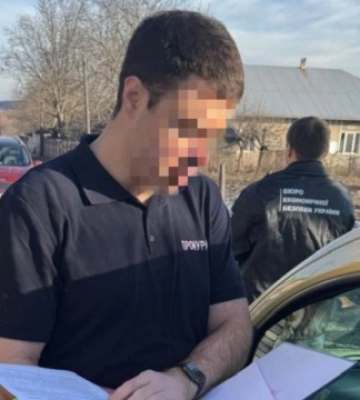 Голову сільради на Буковині викрили на розкраданні ₴1,4 мільйона на закупівлі одягу для військових