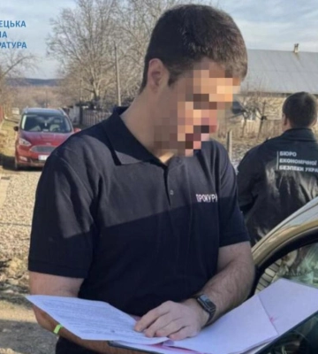 Голову сільради на Буковині викрили на розкраданні ₴1,4 мільйона на закупівлі одягу для військових