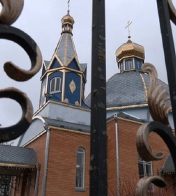 "Досі непокоїть те, що чоловіка не дозволили відспівати в місцевій церкві", — дружина загиблого захисника з Волині