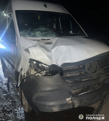 На Буковині п’яний водій мікроавтобуса на смерть збив чоловіка і неповнолітню дівчину 