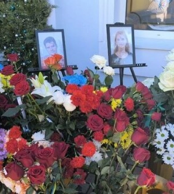 У Кривому Розі прощаються з жертвами російського обстрілу - 20-річним студентом Олексієм Акименком, його бабусею Оленою та тіткою Іриною. ФОТО