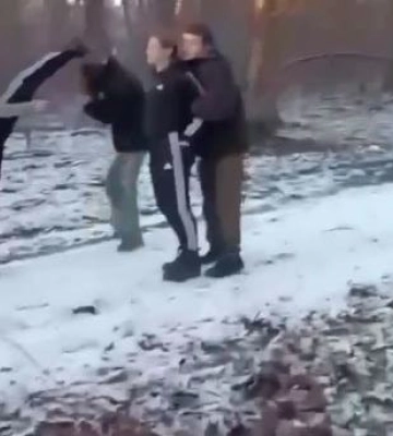 В Киевской области девочку избили старшеклассники: в сети есть видео избиения