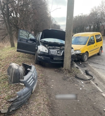 Два легковика та електроопора: відомі деталі ДТП у Рівному на Захисників Маріуполя