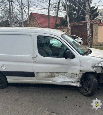 Вдарив ножем нового знайомого, викрав техніку та угнав його автомобіль: в Одесі затримали п&#039;яного підлітка