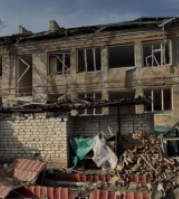 Російські окупанти завдали авіаудар по Херсону, є поранені