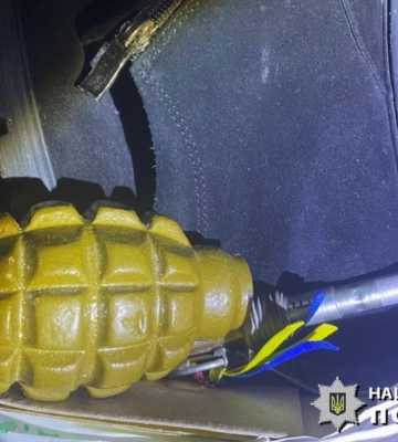 На Київщині обрано запобіжний захід водієві, який перевозив у машині боєприпаси та наркотики. ФОТО