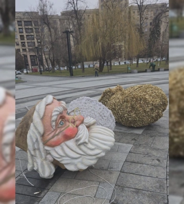 Казка закінчується: у Харкові почали прибирати новорічні декорації 