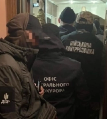 Тягав окупантам зброю і техніку: у Санкт-Петербурзі вщент згорів російський локомотив