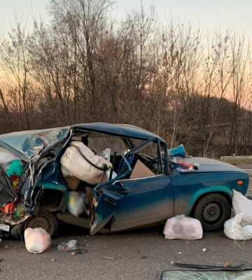 Поблизу Кропивницького вантажівка врізалася у легковик 