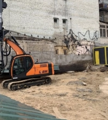 Будівництво на місці історичної садиби у Києві зупинили