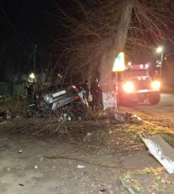 У ДТП на Вінниччині загинула жінка, тіло з автомобіля діставали рятувальники