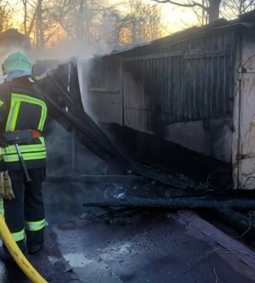 У Надвірнянській громаді палали два гаражі