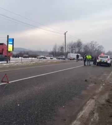 На трасі "Львів-Шегині" трапилася ДТП: дорога повністю перекрита