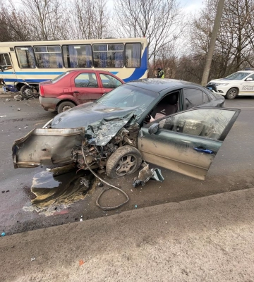 Рух перекрито: у Луцьку внаслідок ДТП автівки перегородили дорогу