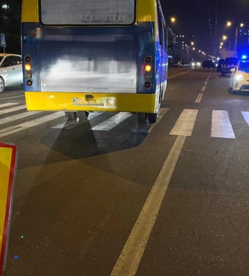 В Івано-Франківську маршрутка наїхала на 83-річного пішохода: його госпіталізували