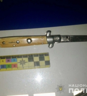 Засуджено чоловіка, який нападав з ножем на перехожих у Дніпрі