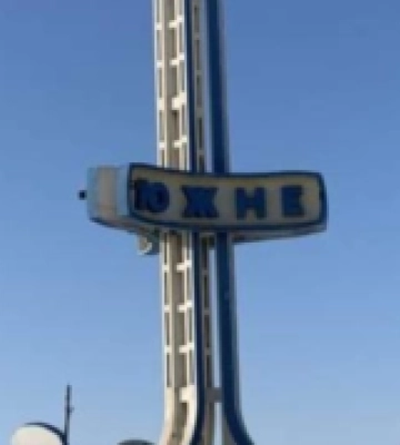 У Південному демонтували старий знак із назвою міста