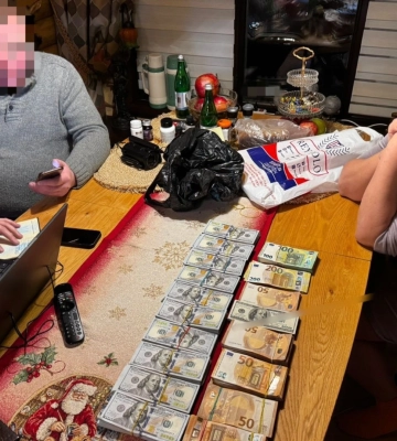 На Київщині через атаку російських дронів пошкоджені приватний будинок і автомобіль
