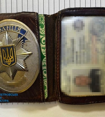 Жертва насильства та хабар: як у Дніпрі поліцейський скористався чужим горем