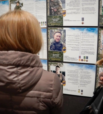 У Чернівцях відкрили фотовиставку «Азов. Янголи Маріуполя»