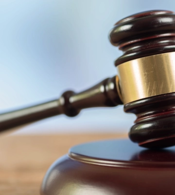 Суд зобов’язав громаду на Прикарпатті оформити право власності на школу з укриттям