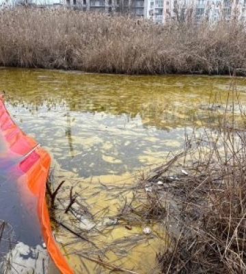 Відкачали 212 тонн водно-олійної емульсії: у Миколаєві продовжують ліквідацію наслідків ворожого обстрілу
