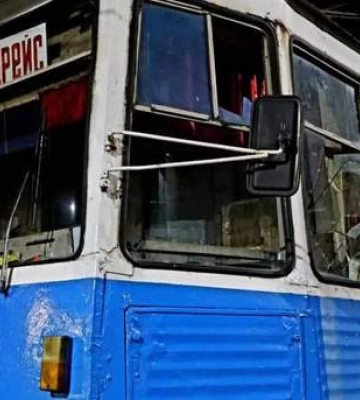 Повреждения получили новые троллейбусы: в Николаеве враг атаковал предприятие