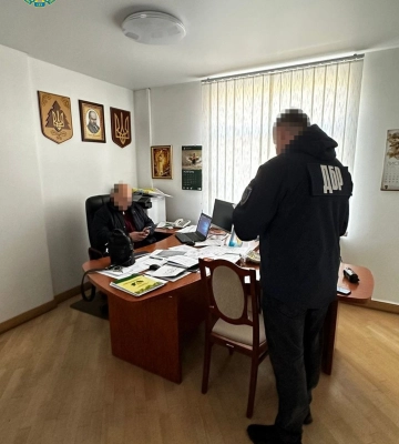 За збитки лісовим ресурсам на 6,5 млн грн судитимуть посадовця з Хмельниччини та його спільників