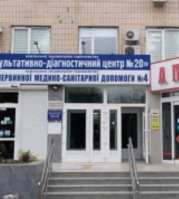 Тривають ремонтні роботи на першому поверсі будівлі медзакладу на вулиці Левітана в Одесі