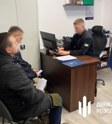 На Рівненщині командира роти підозрюють у незаконному нарахуванні своїй заступниці “бойових” виплат