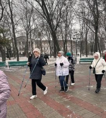 Полтавці відзначили День Соборності скандинавською ходьбою