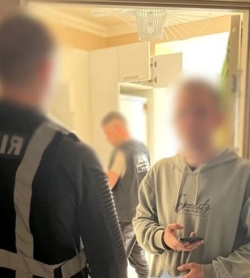 Троє молодиків винайшли спосіб, як за безцінь заволодіти брендовими прикрасами