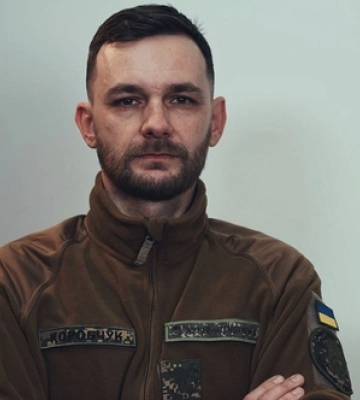 Відомий поет з Луцька пішов служити у спецпризначенці