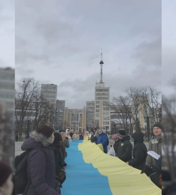День Соборності України: у центрі Харкова розгорнули великий прапор 
