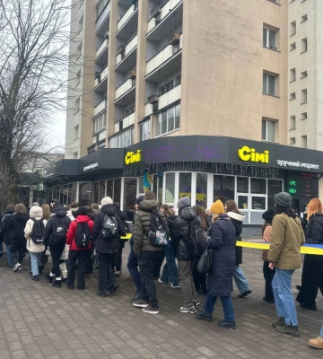 «Ланцюг Єднання» у Луцьку: сотні людей із прапором України відзначили День Соборності
