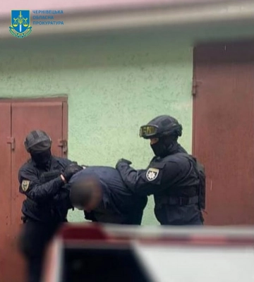 9 років за ґратами та конфіскація автопарку – у Чернівцях чоловіка засуджено за шантаж та вимагання