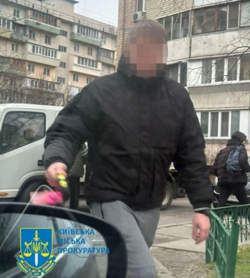 В Киеве задержали мужчину, который заставлял детей касаться его полового органа