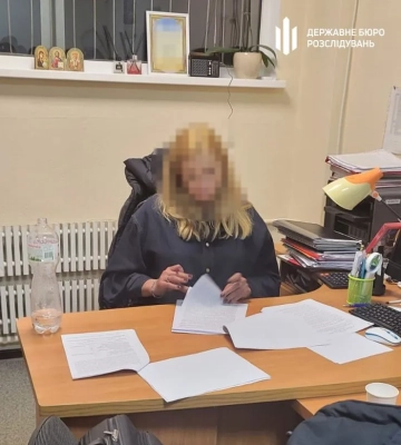 ДБР повідомило посадовиці харківської податкової про підозру у вимаганні хабарів з місцевих підприємців