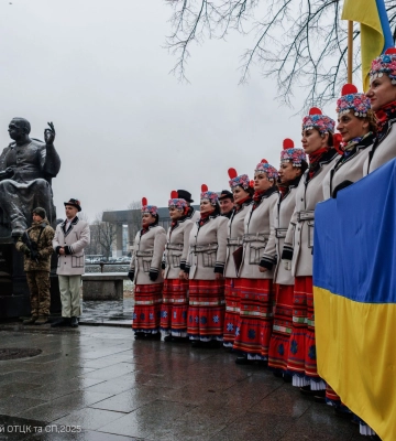 День Соборності в Ужгороді: до памʼятника Августину Волошину поклали квіти