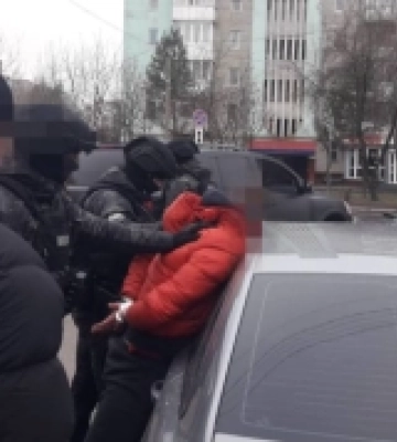 14 тисяч доларів за незаконне переправлення громадянина у Молдову: волинському поліцейському повідомили про підозру