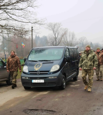 На Волині дружина загиблого воїна досі не змирилася, що його не дозволили відспівати в місцевій церкві